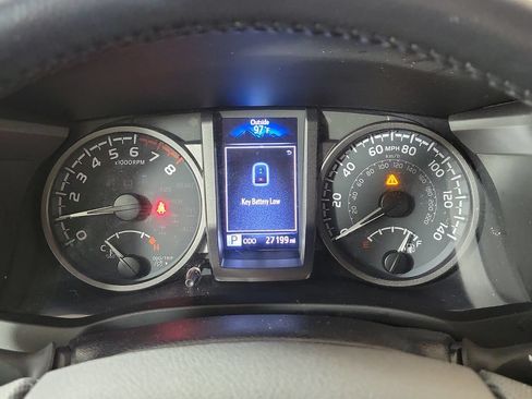 Used 2022 Toyota Tacoma TRD Off-Road w/ Technology Package AWD/4WD image 17