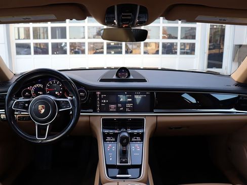 Used 2018 Porsche Panamera 4 image 11