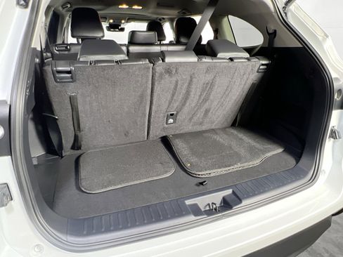 Used 2023 Toyota Highlander XLE image 25