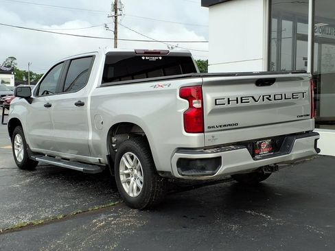 Used 2022 Chevrolet Silverado 1500 Custom w/ LPO, Dark Essentials Package AWD/4WD image 6
