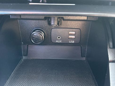 Used 2017 Subaru Outback 3.6R Touring AWD/4WD image 27