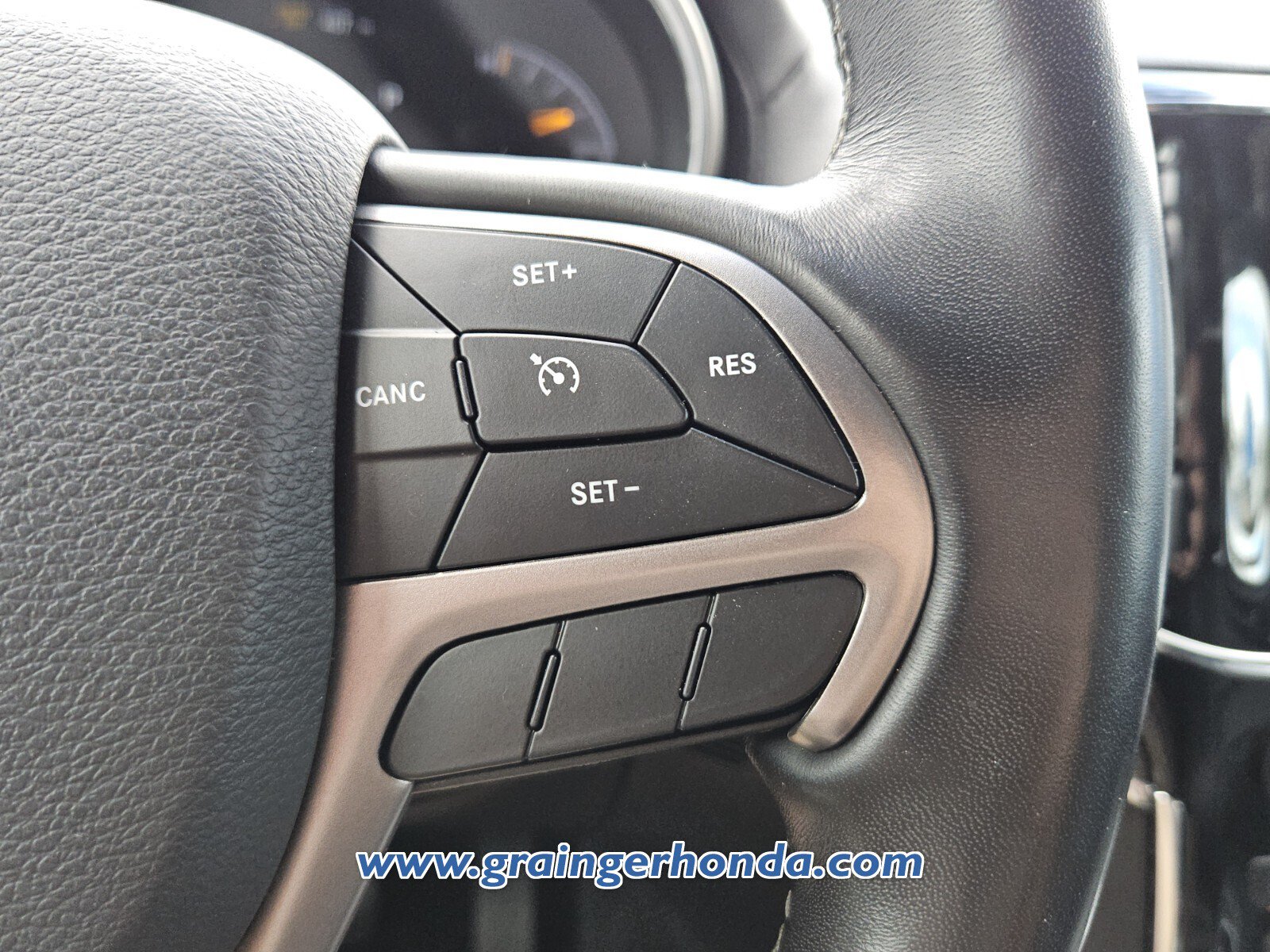 Used 2020 Jeep Grand Cherokee Overland AWD/4WD image 20