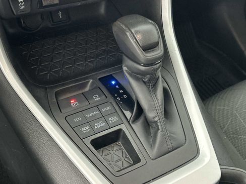 Used 2022 Toyota RAV4 XLE image 20