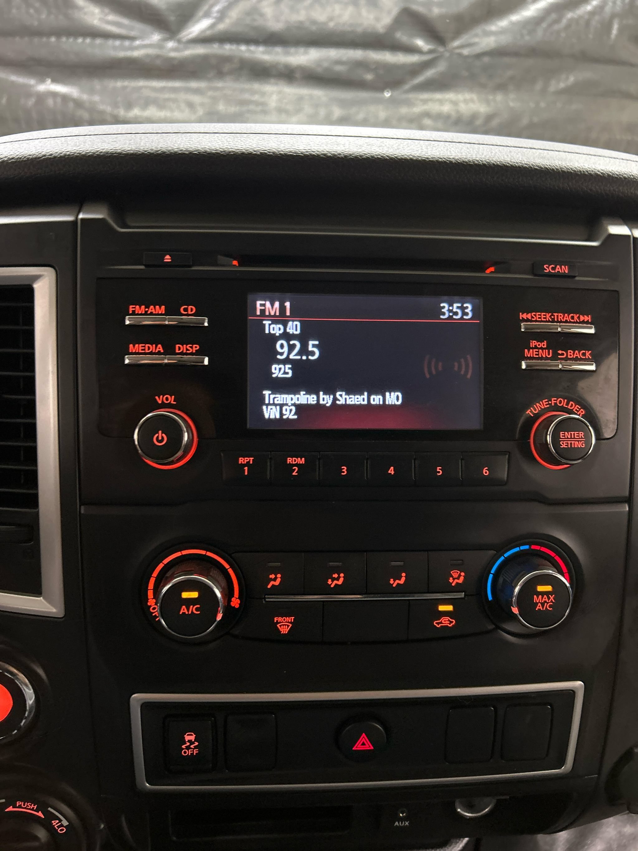 Used 2018 Nissan Titan S AWD/4WD image 14