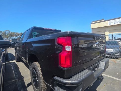 Used 2024 Chevrolet Silverado 1500 LT Trail Boss w/ LT Trail Boss Premium Package image 3