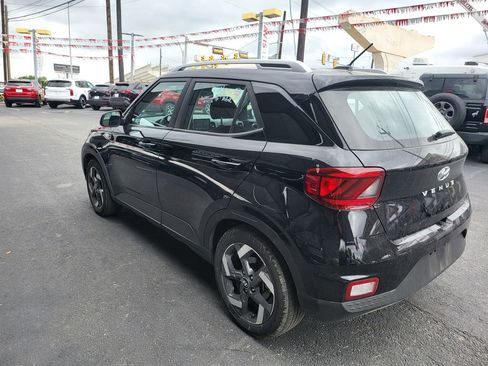 Used 2025 Hyundai Venue SEL image 11