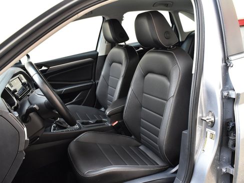 Used 2024 Volkswagen Jetta SE FWD image 14