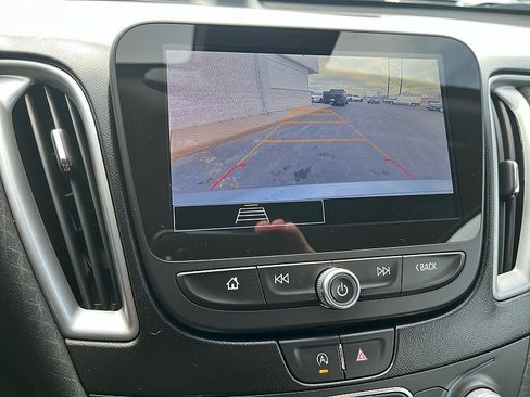 Used 2025 Chevrolet Malibu LT image 32