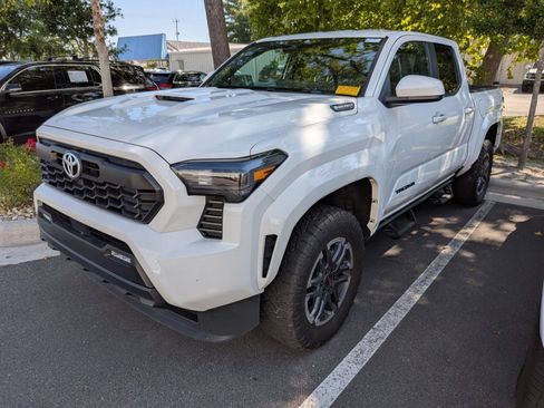 Used 2024 Toyota Tacoma TRD Sport AWD/4WD image 5