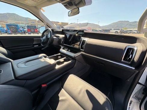 Used 2025 Ford Expedition Max Platinum AWD/4WD image 21