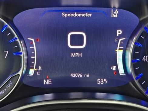 Used 2025 Chrysler Pacifica Select image 60