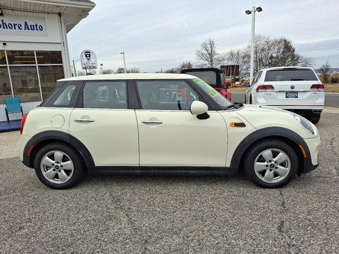 Used 2016 MINI Cooper 4-Door Hardtop image 7