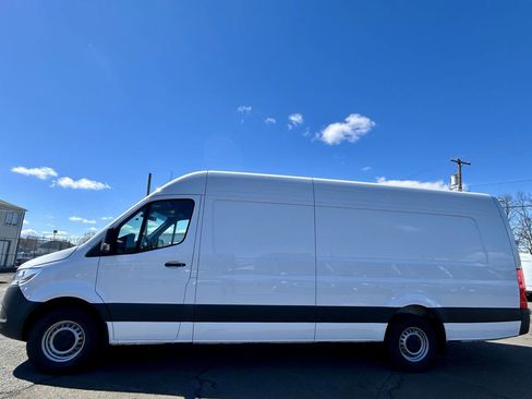 Used 2025 Mercedes-Benz Sprinter 2500 image 4