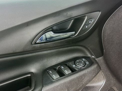 Used 2019 Chevrolet Equinox LT image 20