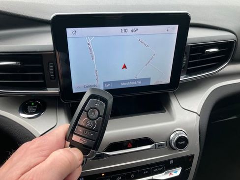 Used 2021 Ford Explorer XLT w/ Equipment Group 202A image 6