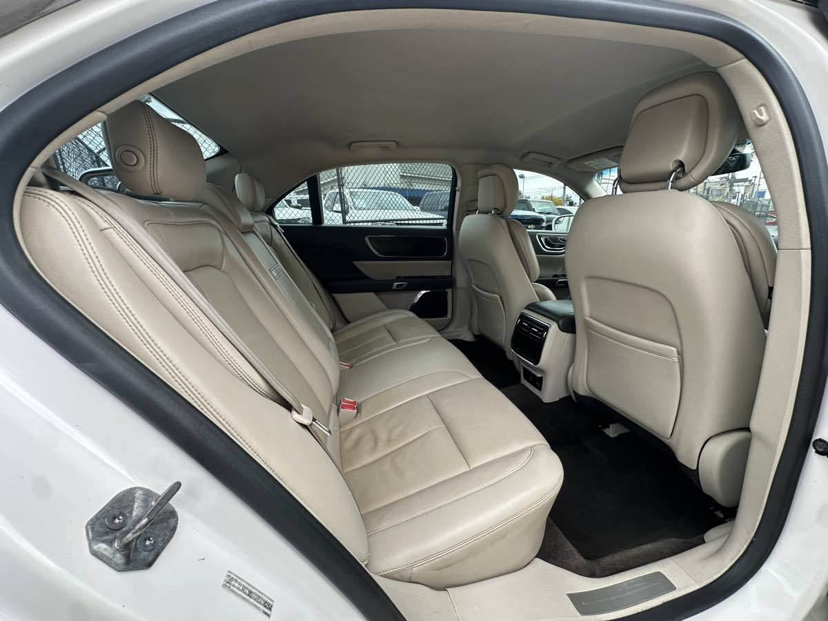 Used 2017 Lincoln Continental Select FWD image 32