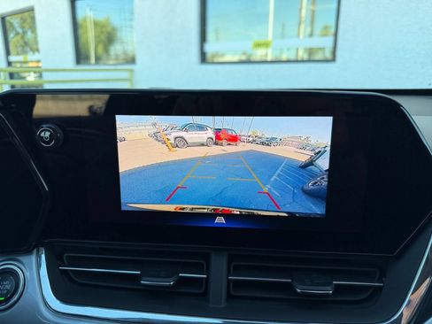 Used 2025 Chevrolet Trax LT FWD image 22