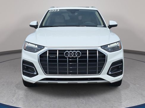 Used 2023 Audi Q5 2.0T Premium w/ Convenience Package AWD/4WD image 2