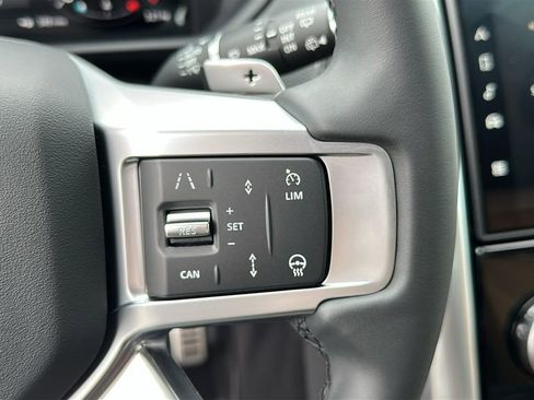 Certified 2025 Land Rover Discovery Dynamic SE AWD/4WD image 15