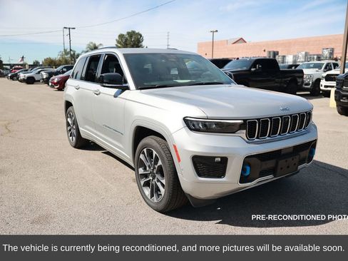 Used 2023 Jeep Grand Cherokee Overland w/ Advanced Protech Group III image 8