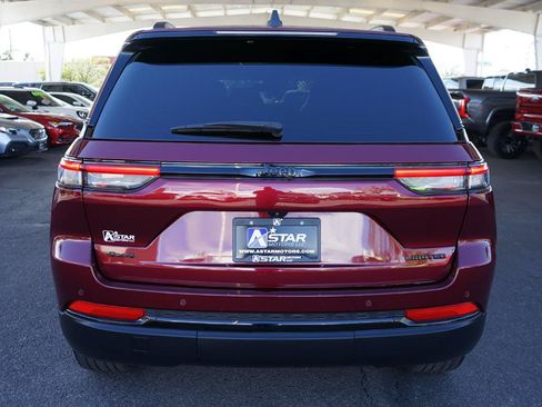 Used 2024 Jeep Grand Cherokee Limited w/ Black Appearance Package AWD/4WD image 5