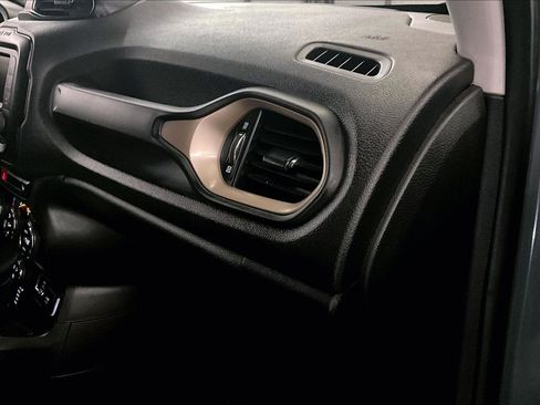 Used 2017 Jeep Renegade Trailhawk image 15