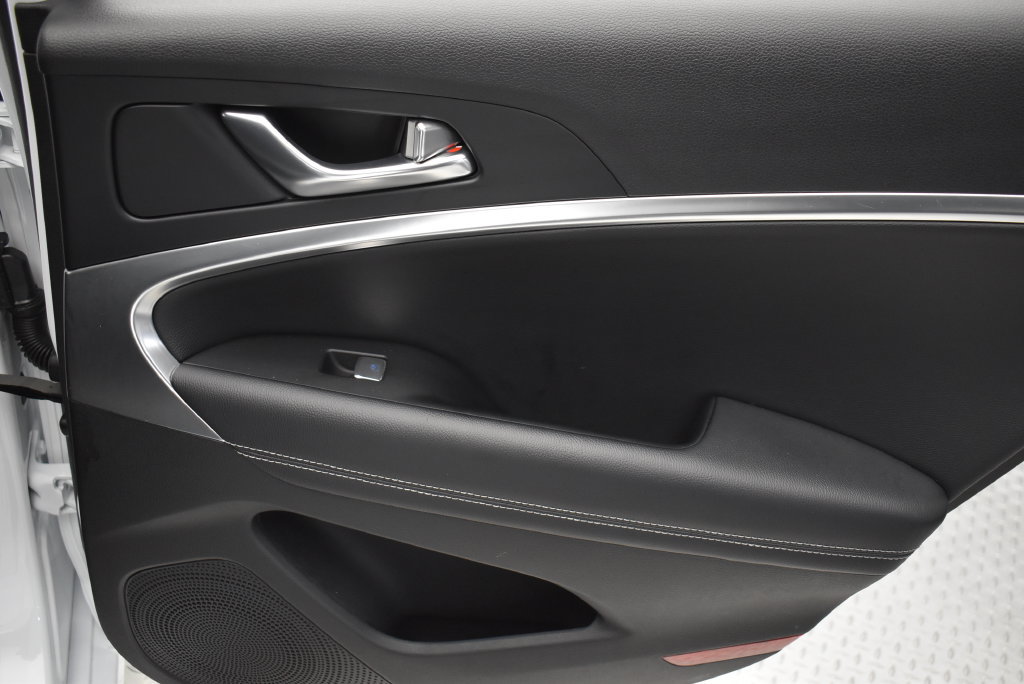 Used 2025 Genesis G70 2.5T AWD/4WD image 32
