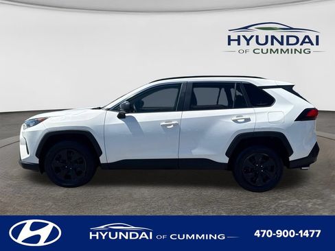 Used 2019 Toyota RAV4 LE FWD image 4