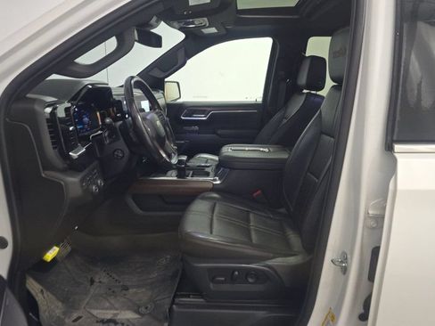 Used 2022 Chevrolet Silverado 1500 High Country w/ High Country Premium Package AWD/4WD image 5