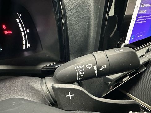 Used 2025 Toyota Camry SE image 22