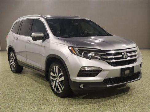 Used 2017 Honda Pilot Touring image 1