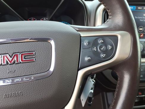 Used 2022 GMC Canyon Denali image 18