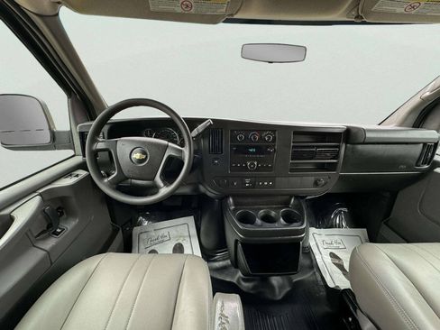 Used 2014 Chevrolet Express 2500 RWD image 23