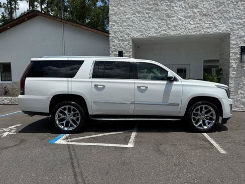 Used 2018 Cadillac Escalade ESV Luxury RWD image 16