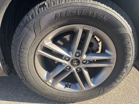 Used 2017 Hyundai Santa Fe Sport image 4