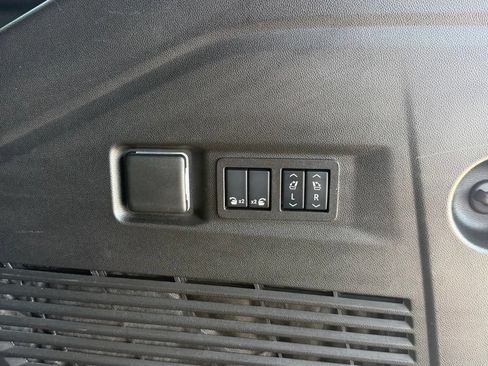Used 2025 GMC Yukon AT4 Ultimate AWD/4WD image 43