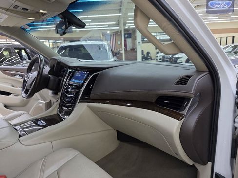 Used 2016 Cadillac Escalade 4WD image 24
