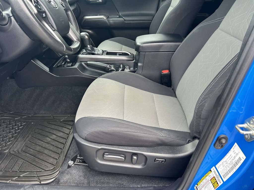 Used 2020 Toyota Tacoma TRD Sport w/ Technology Package AWD/4WD image 18