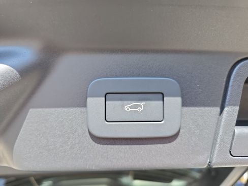 New 2026 Land Rover Range Rover Velar Dynamic SE AWD/4WD image 13