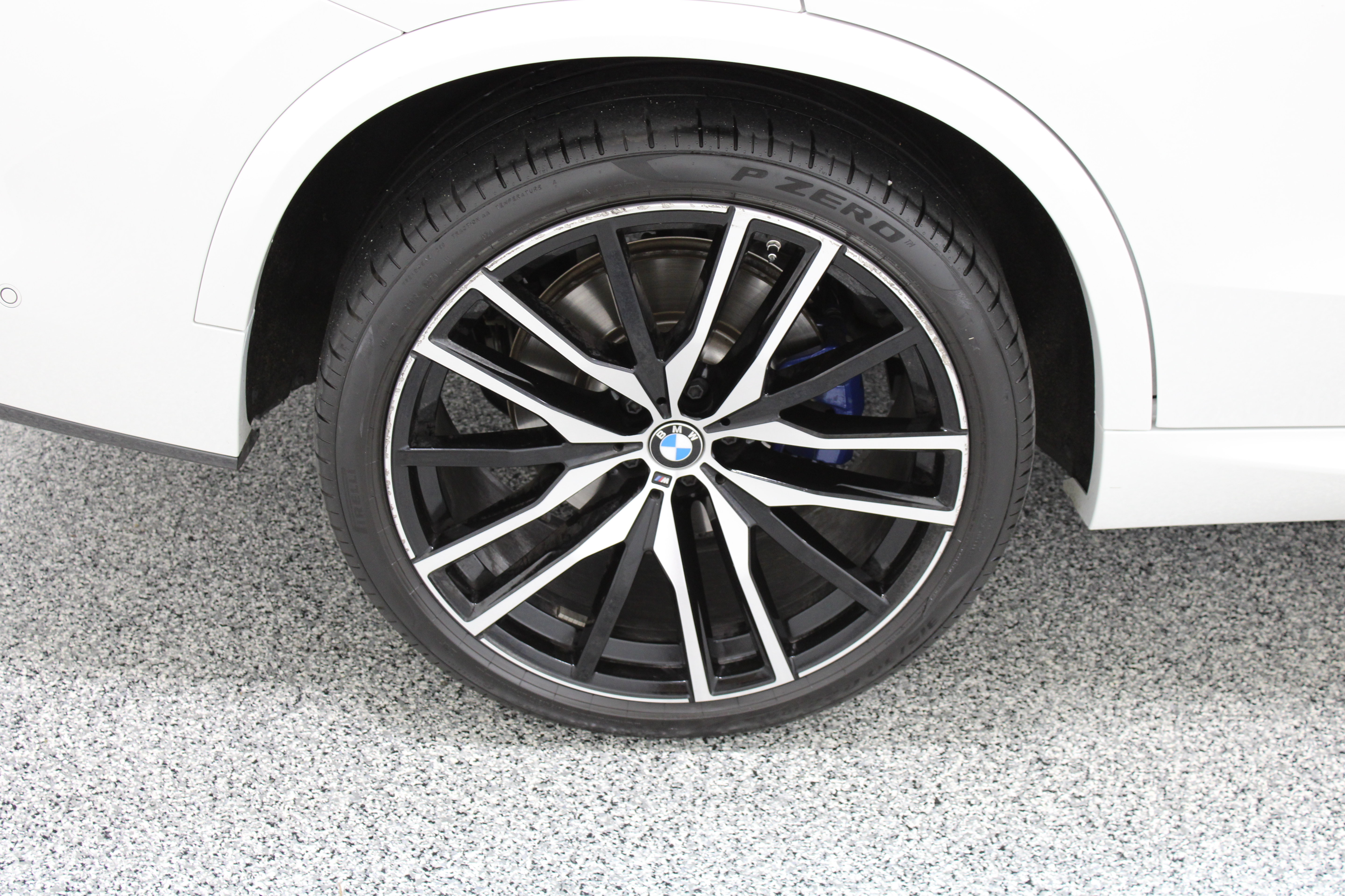 Used 2025 BMW X5 xDrive40i w/ M Sport Package AWD/4WD image 6