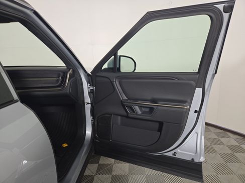 Used 2024 Rivian R1S Adventure AWD/4WD image 18