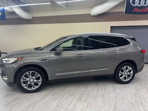 Used 2018 Buick Enclave Avenir w/ Avenir Technology Package FWD image 5