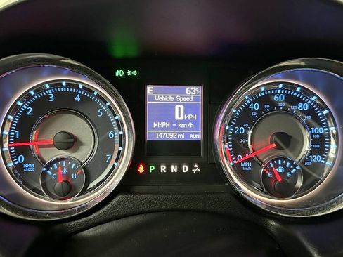 Used 2015 Chrysler Town & Country Touring-L w/ Driver Convenience Group image 12