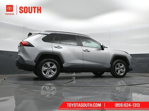 Used 2025 Toyota RAV4 XLE AWD/4WD image 36