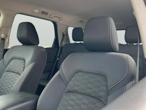 Used 2025 Nissan Pathfinder S FWD image 19