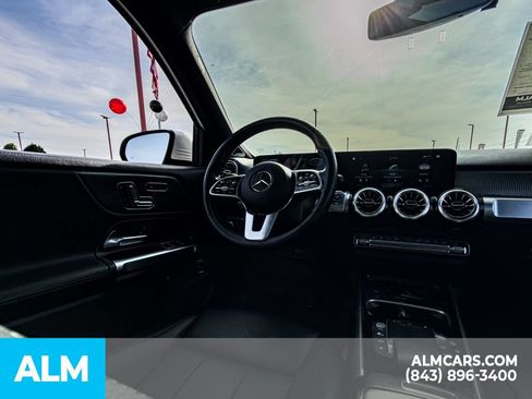 Used 2022 Mercedes-Benz GLB 250 4MATIC w/ Premium Package image 20