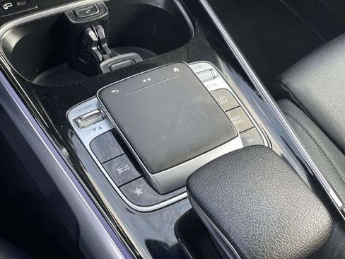 Used 2020 Mercedes-Benz GLB 250 4MATIC image 38