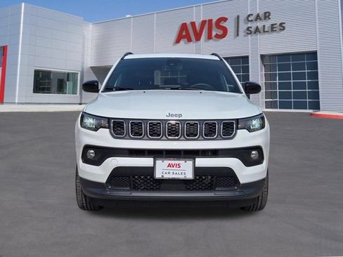 Used 2025 Jeep Compass Latitude w/ Sun & Sound Group AWD/4WD image 2