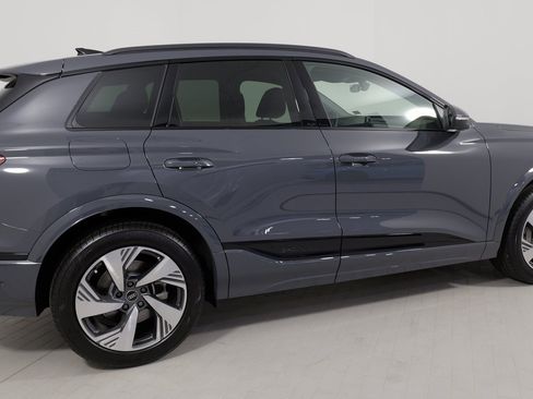 Used 2025 Audi Q6 e-tron Premium image 12