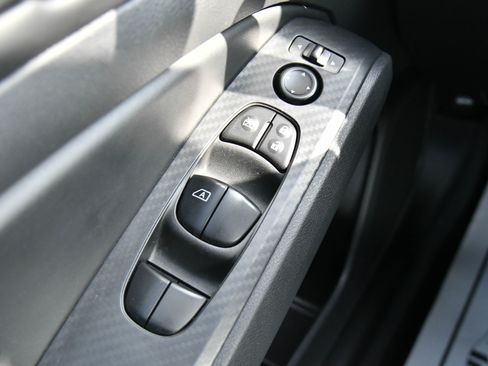 Used 2024 Nissan Altima 2.5 SV FWD image 30